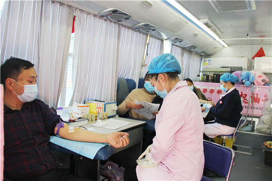 “讓愛暖冬”無償獻血活動走進白河縣中廠鎮(zhèn)同心社區(qū)