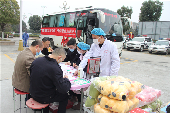 人民警察一心為民，捋袖捐血鐵血柔情——安康市公安局積極開展冬季獻血活動
