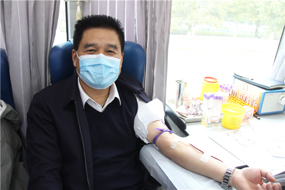 人民警察一心為民，捋袖捐血鐵血柔情——安康市公安局積極開展冬季獻血活動