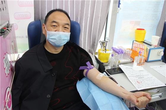 人民警察一心為民，捋袖捐血鐵血柔情——安康市公安局積極開展冬季獻血活動