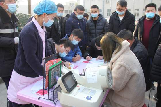 血液是生命的禮物——中國(guó)聯(lián)通安康市分公司、安康大數(shù)據(jù)運(yùn)營(yíng)有限公司聯(lián)合開展冬季應(yīng)急獻(xiàn)血活動(dòng)