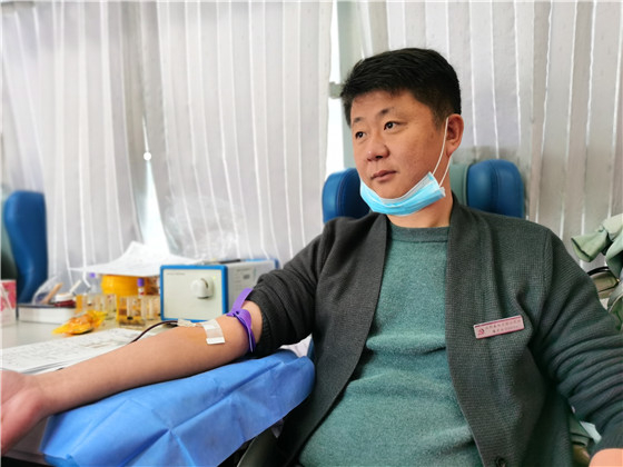 獻(xiàn)血傳真情，為黨旗添光彩 ——三元村春季無償獻(xiàn)血活動(dòng)側(cè)記