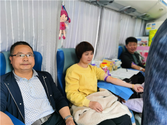 獻(xiàn)血傳真情，為黨旗添光彩 ——三元村春季無償獻(xiàn)血活動(dòng)側(cè)記