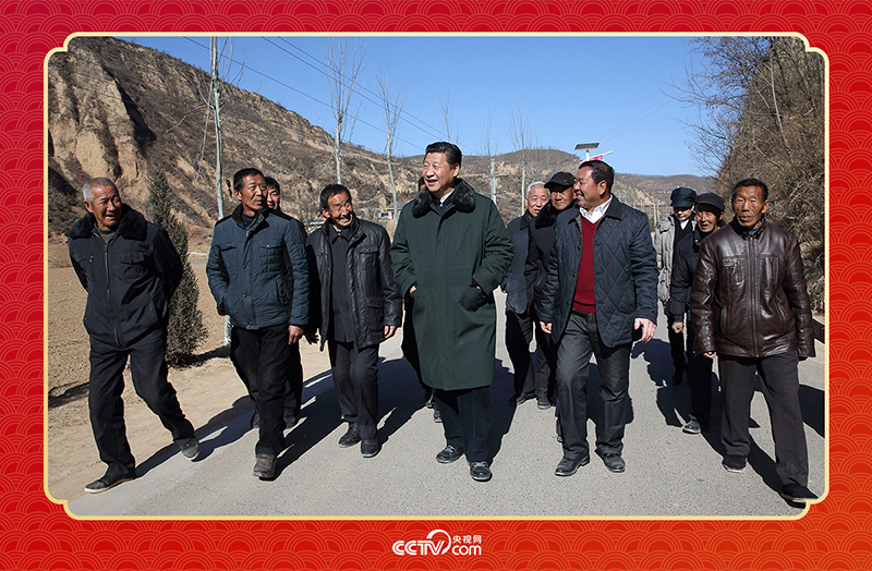 2015年春節(jié)前夕，習(xí)近平總書記回到陜西延安梁家河村看望鄉(xiāng)親。