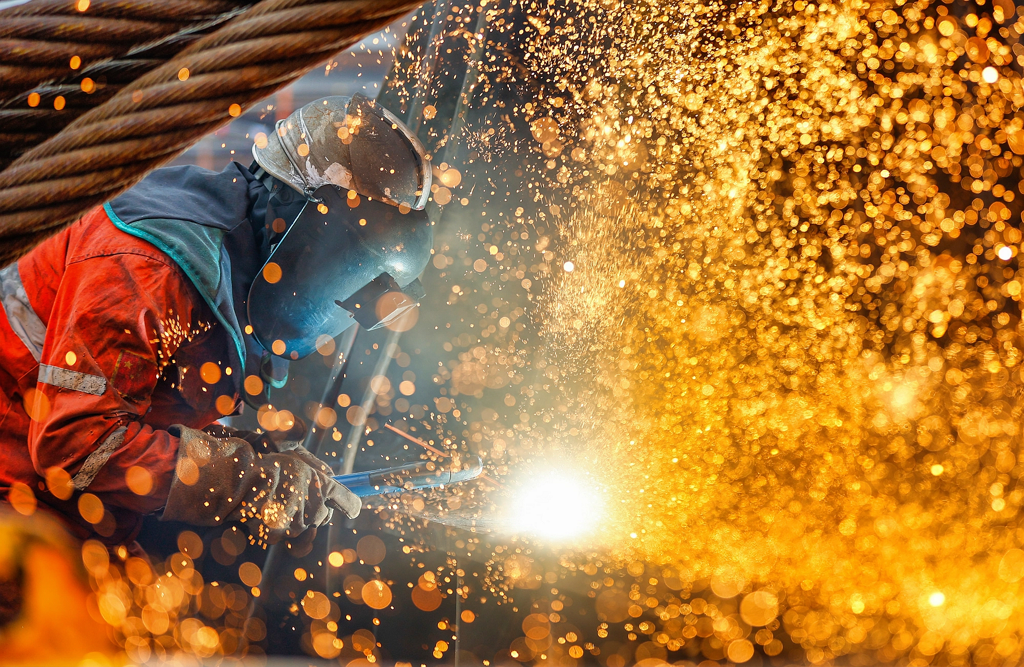 △ 2026年1月29日，在天津市濱海新區(qū)，海上油氣平臺(tái)建設(shè)工人進(jìn)行現(xiàn)場(chǎng)施工。